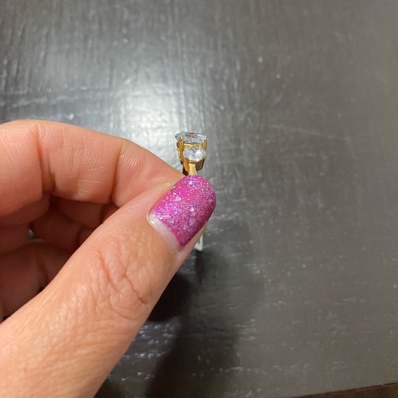 stainless steel ring w 3 AAA cubic zirconia Stones - Picture 6 of 8